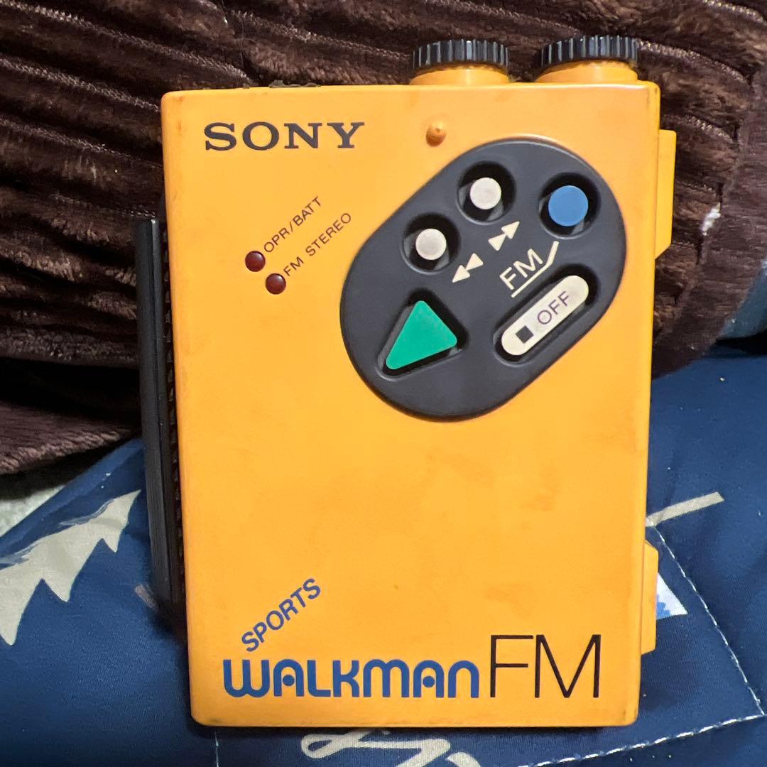 ち*ち様 SONYスポーツウォークマン WM-F5 カセットプレーヤー　ラジオの