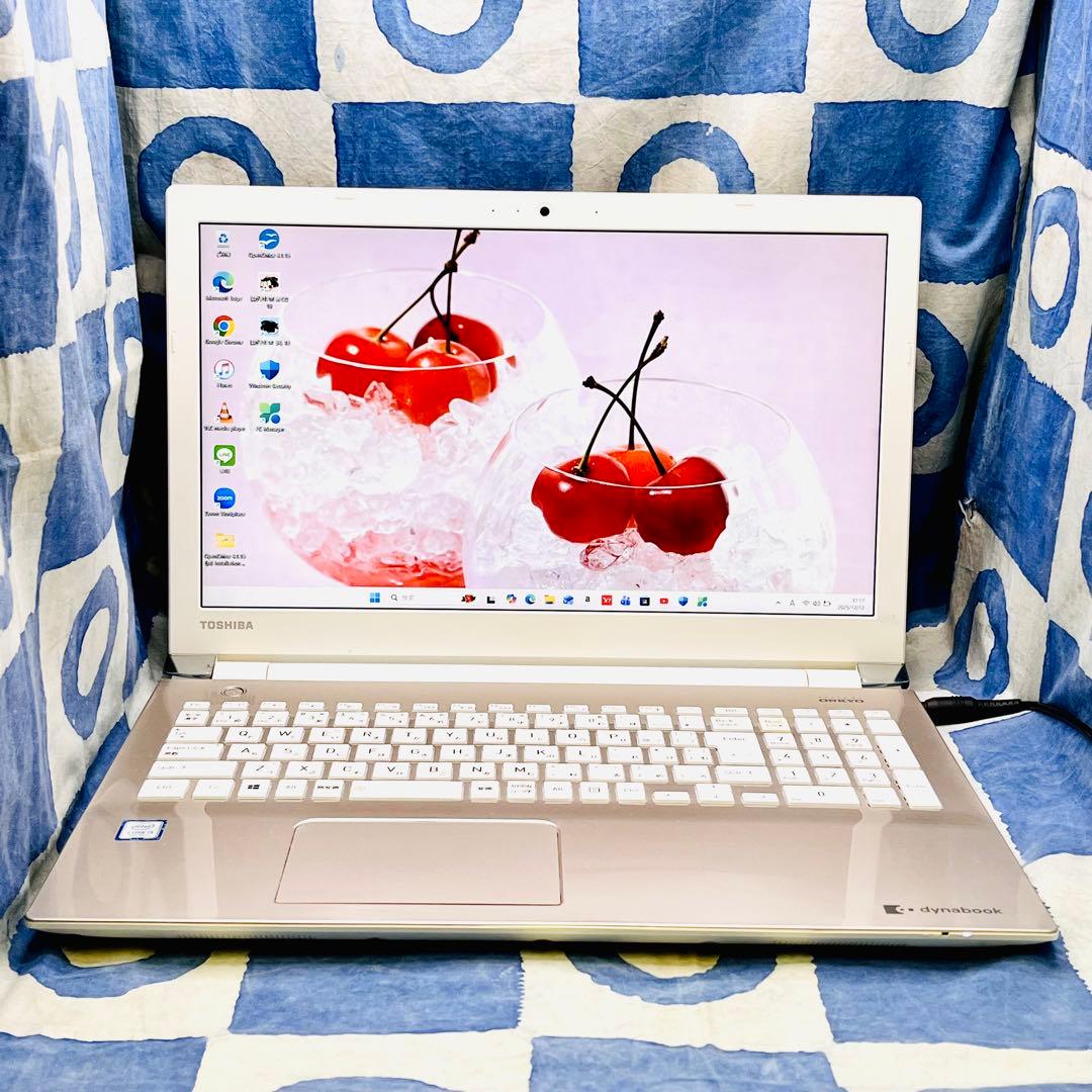 快適SSD☆お洒落ゴールドノートパソコン♪第7世代！カメラ付！Windows11