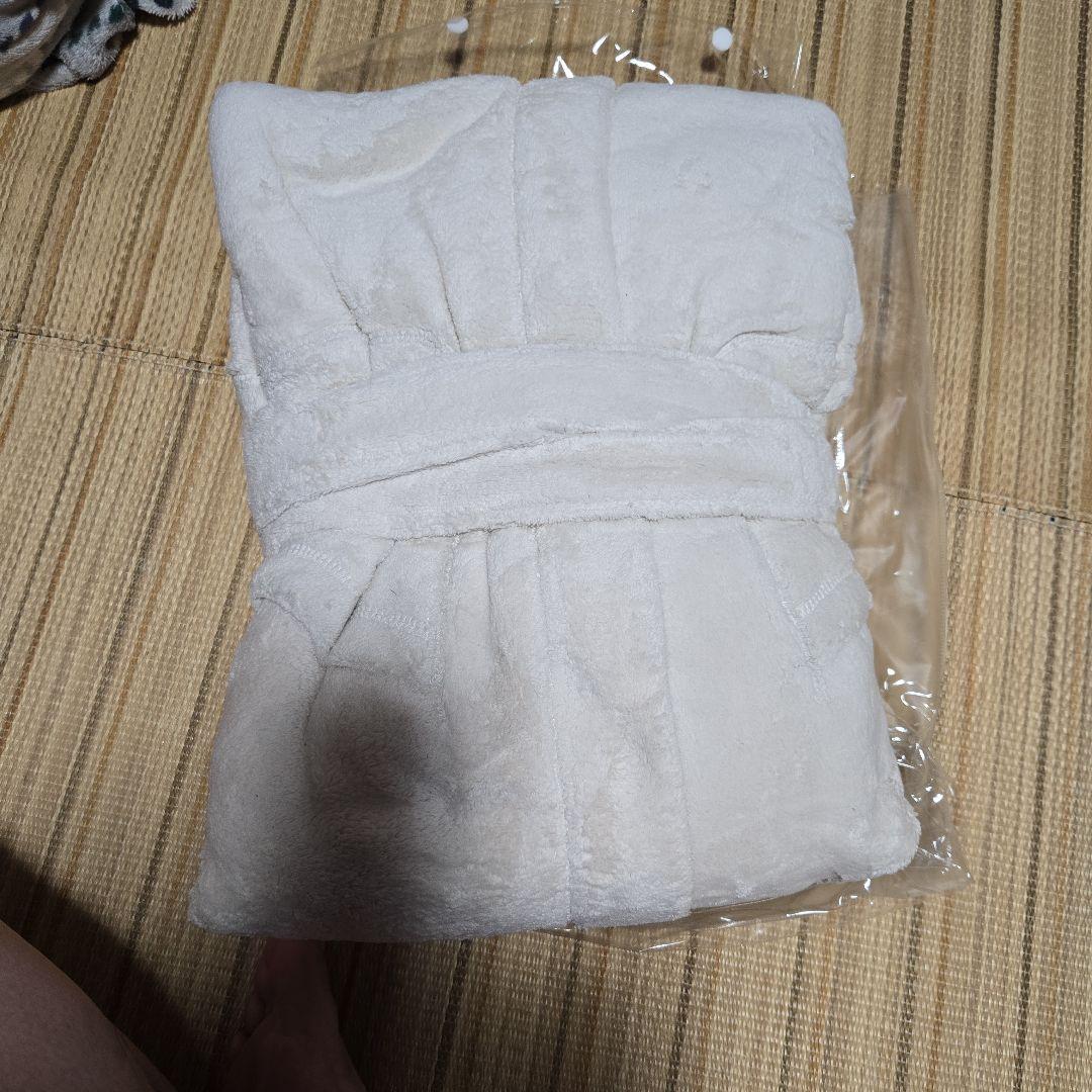 ダヤンのイラスト入り木製湯桶とボールとバスローブセット