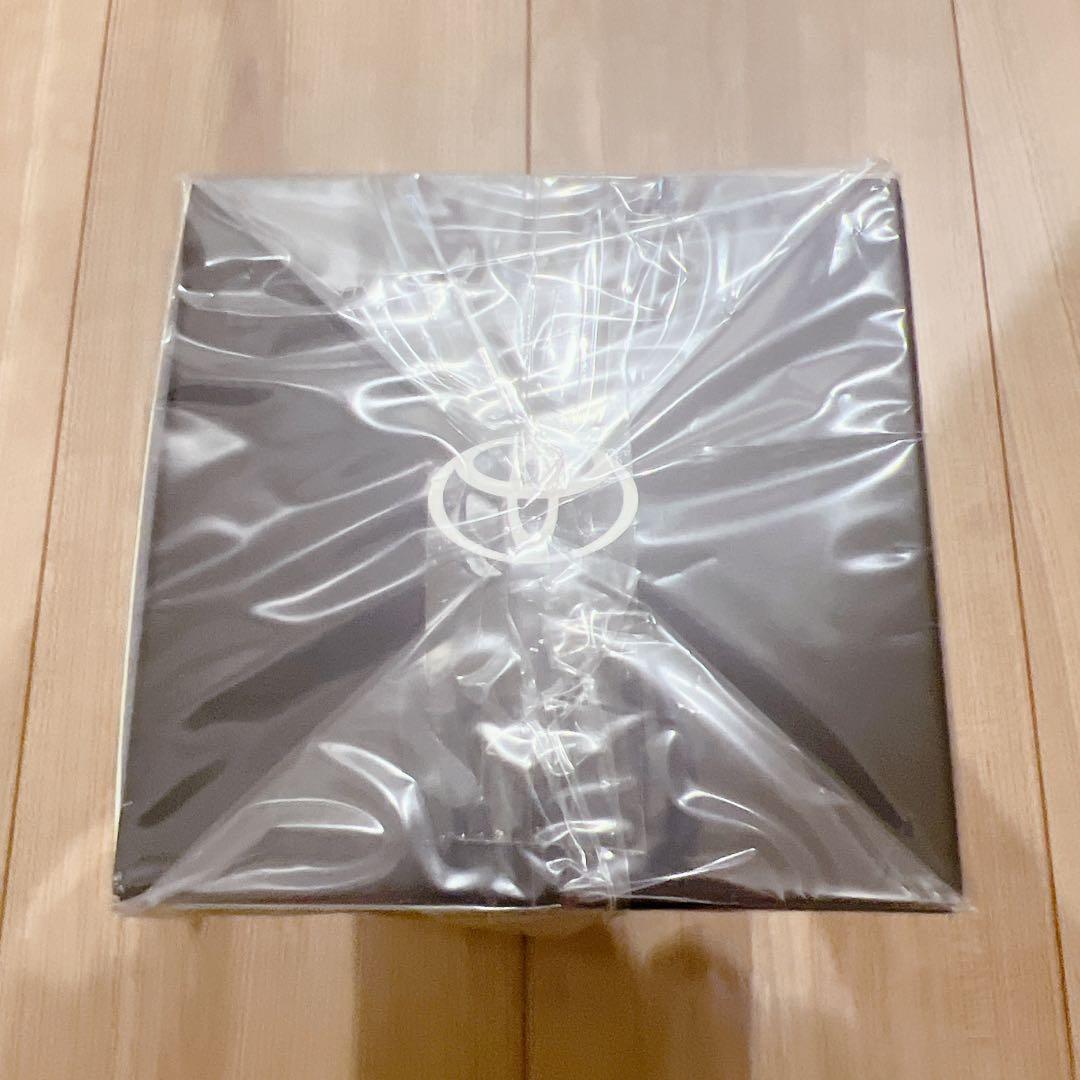 トヨタ　カローラクロス　ミニカー　1/30 パール