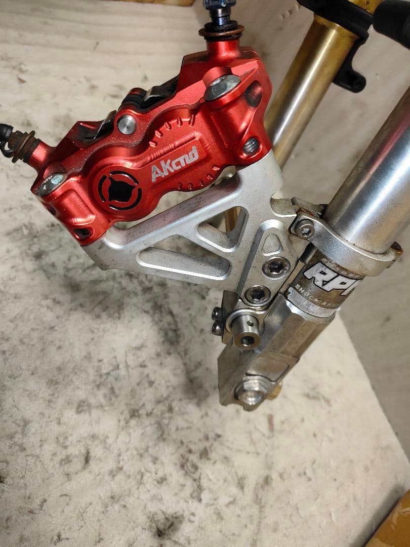 シグナスX 用 30パイ RPMレーシング製フォーク ラジアルキャリパー付き