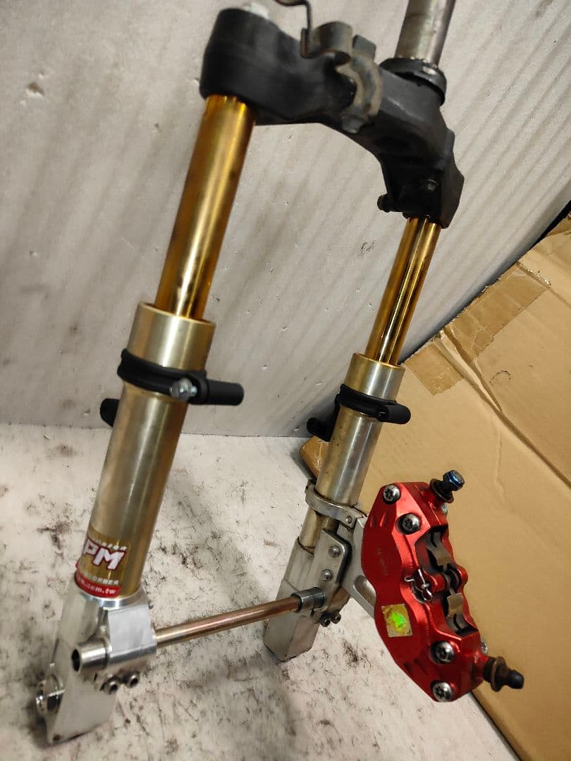 シグナスX 用 30パイ RPMレーシング製フォーク ラジアルキャリパー付き