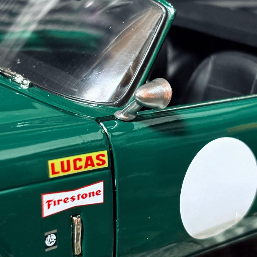 ワンオフカスタム 1/18 SunStar トライアンフ スピットファイアMKⅣ