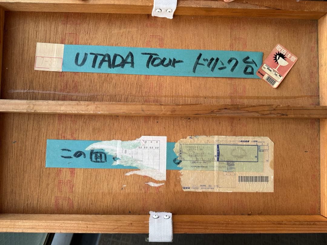 【宇多田ヒカル本人がLIVEで使用したドリンク用テーブル】ガラスサイドテーブル