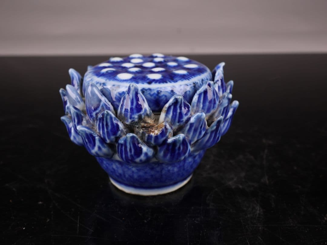 A554 【蓮型香炉】 青花 染付 時代物 香道具 箱付 傷有｛＃