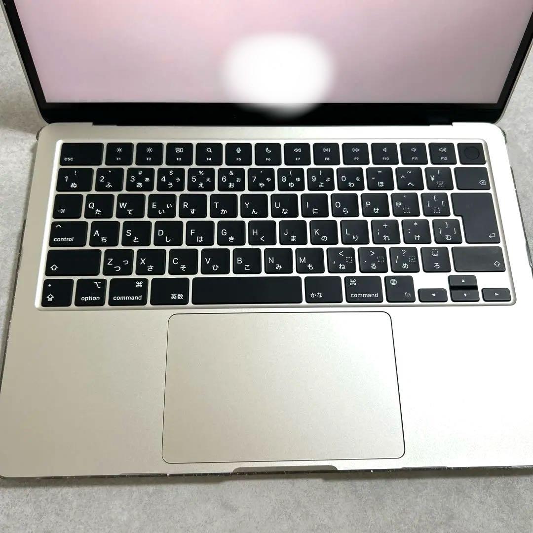 13インチMacBook Air M2チップ　スターライト