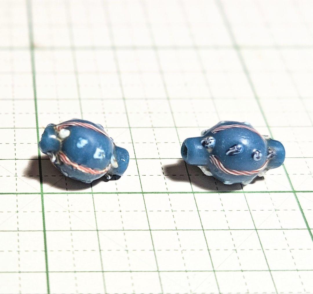 変わり紡錘型とんぼ玉　アンティーク　水色　２個