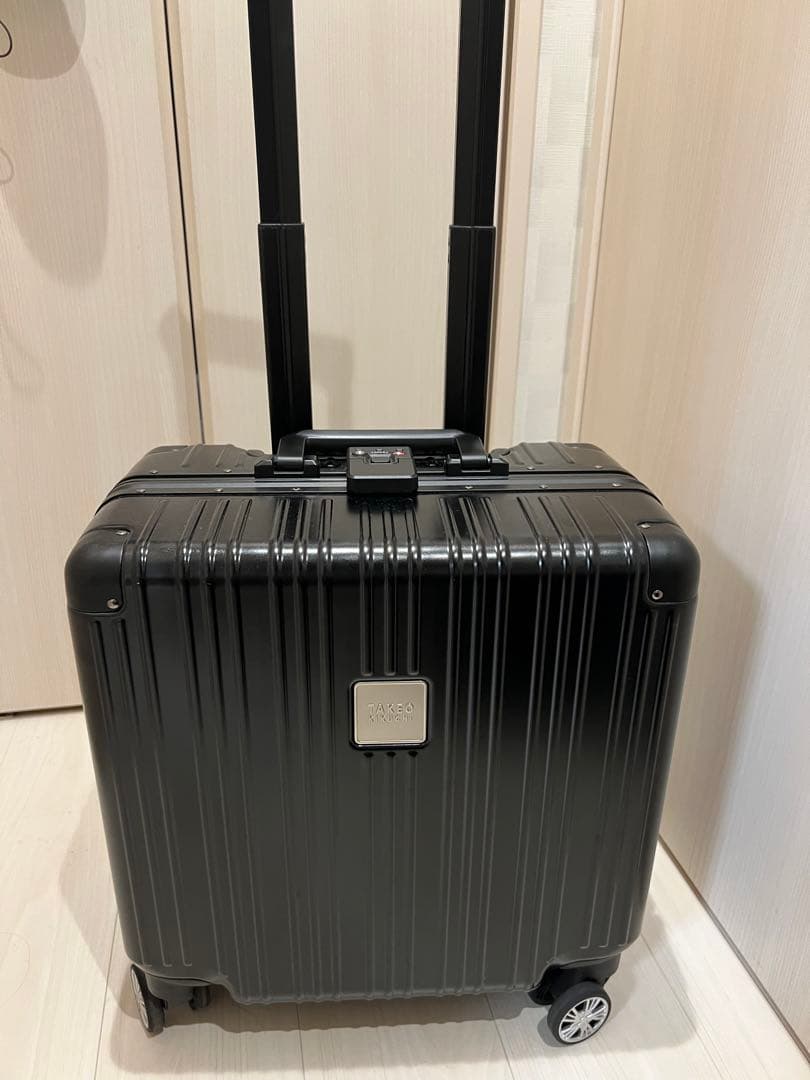 TAKEO KIKUCHI ブラックキャリーケース