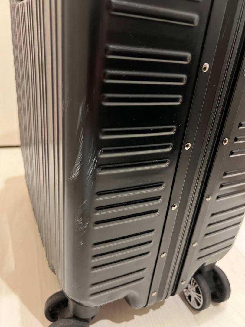 TAKEO KIKUCHI ブラックキャリーケース