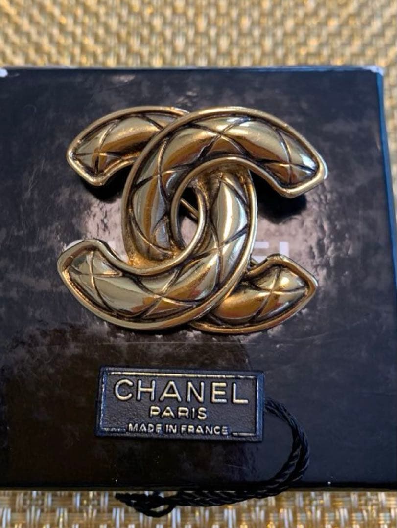 CHANEL ロゴブローチ 1153