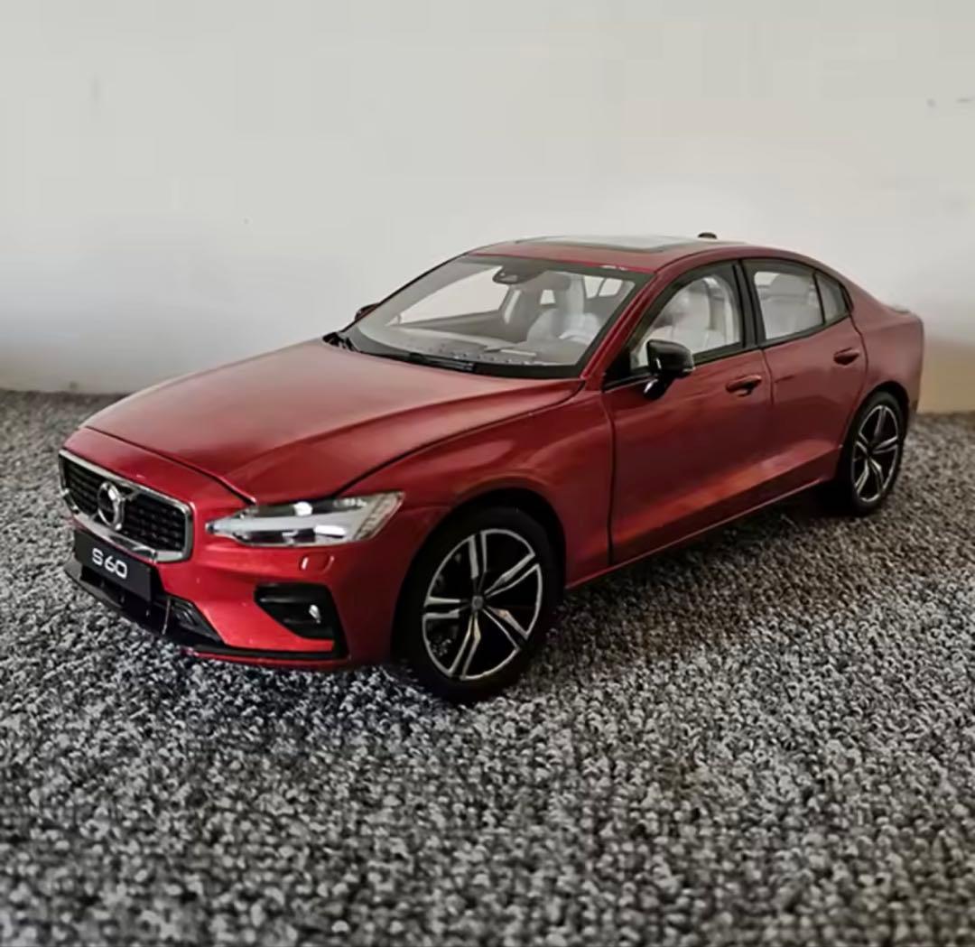Volvo S60 1/18スケールモデルミニカー