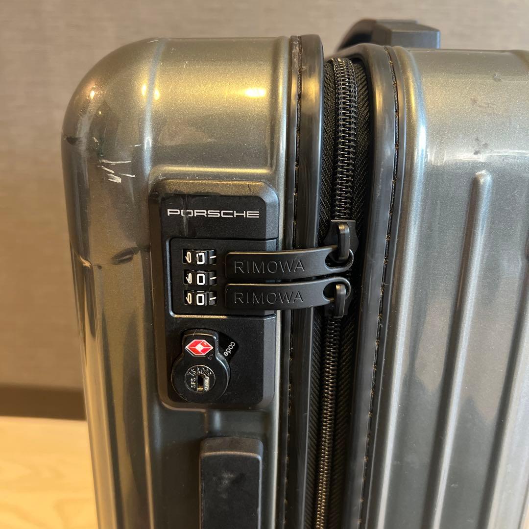 リモワ　ポルシェ コラボ　スーツケース　機内持ち込み