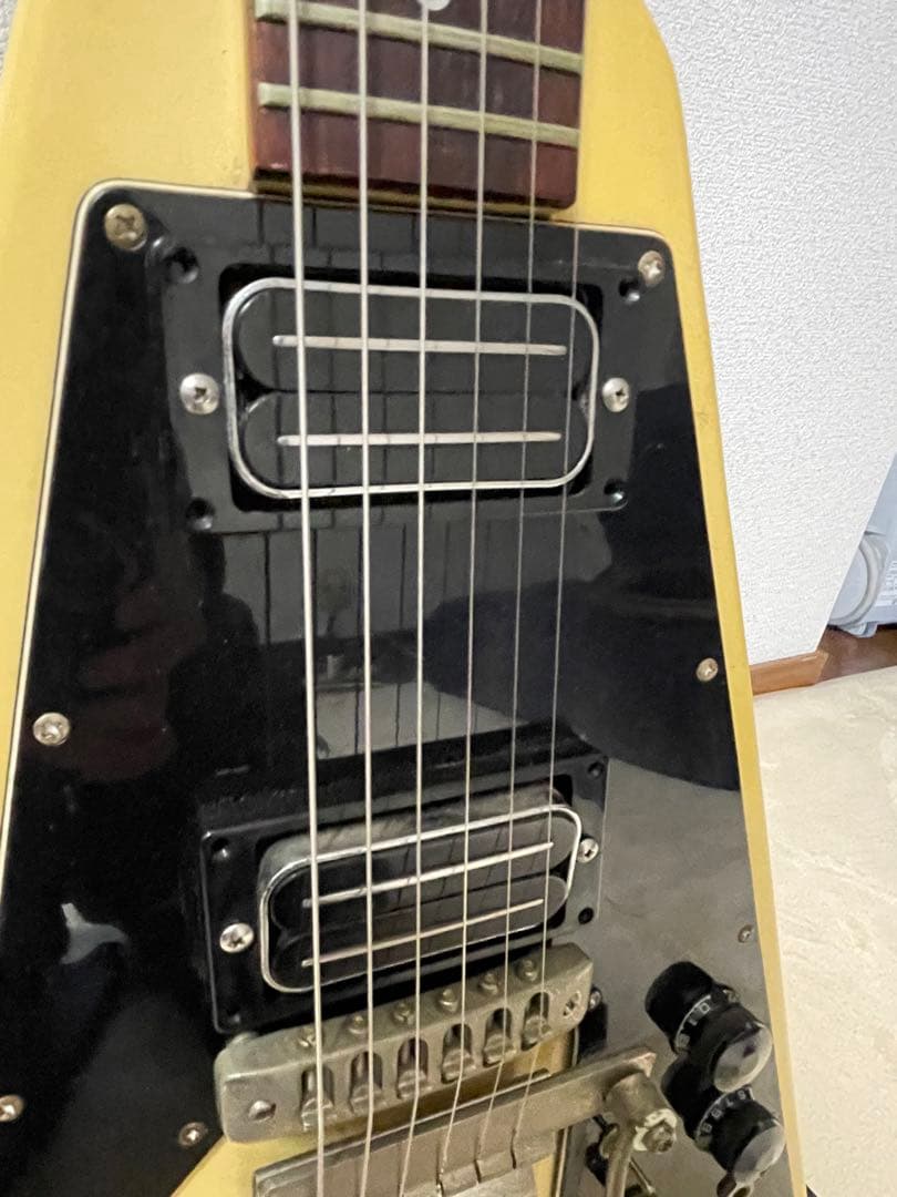 P*e様 Greco V型エレキギター クリーム色