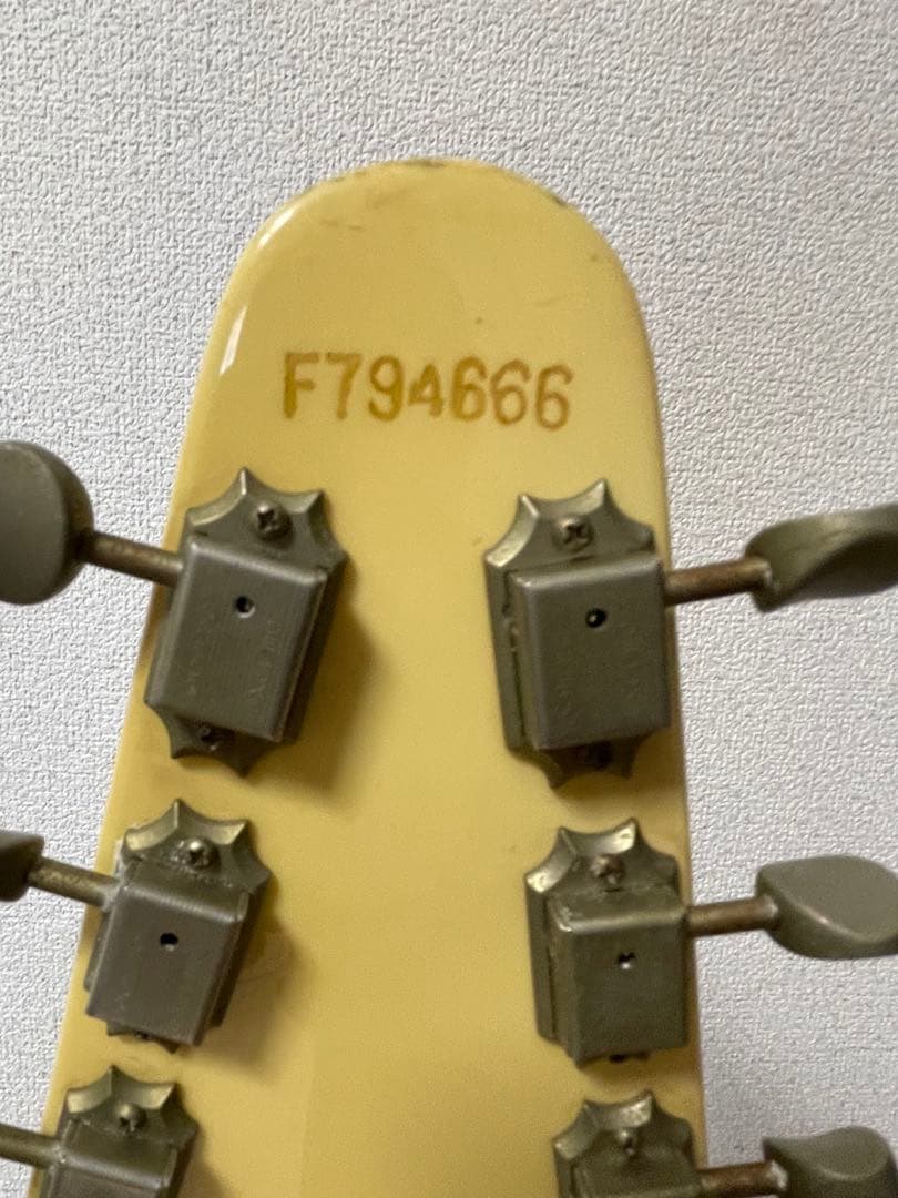 P*e様 Greco V型エレキギター クリーム色