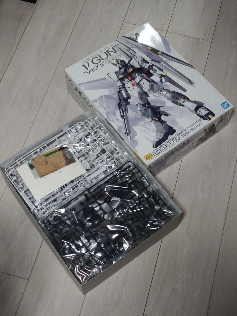 マスターグレード　ニューガンダム　1/100　Ver.Ka 未組み立て