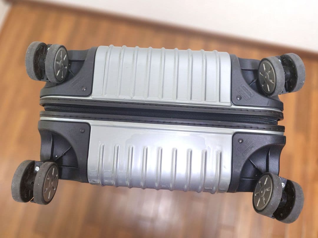 リモワ サルサ 876.63 シルバー 63L 4輪