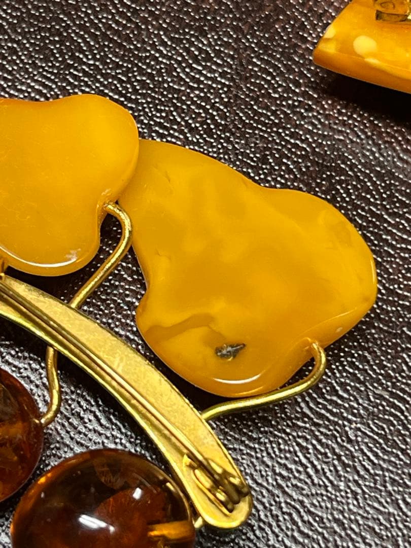 ロイヤルアンバー ブローチ 2個