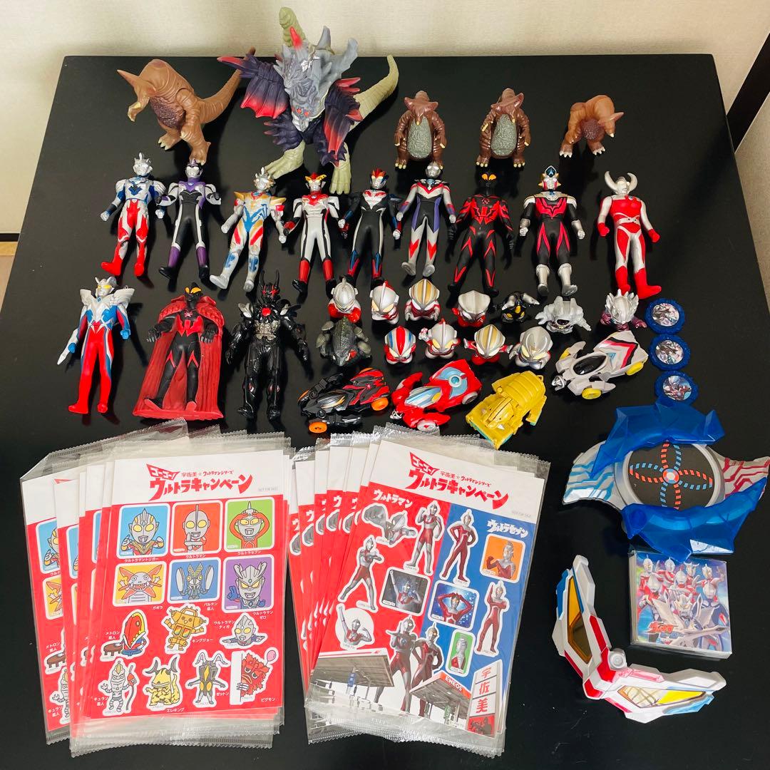 55個　ウルトラマン　フィギュア　怪獣　シール　ソフビ　まとめ売り