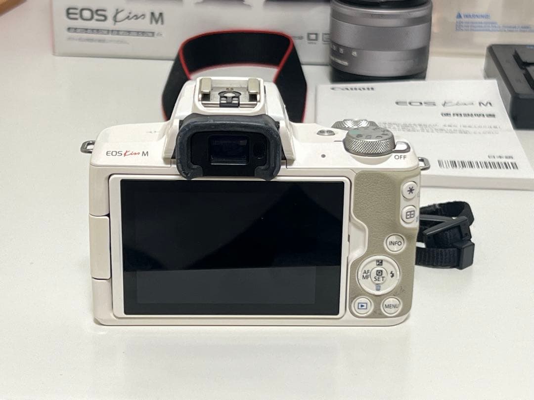 Canon EOS Kiss M ホワイト 本体