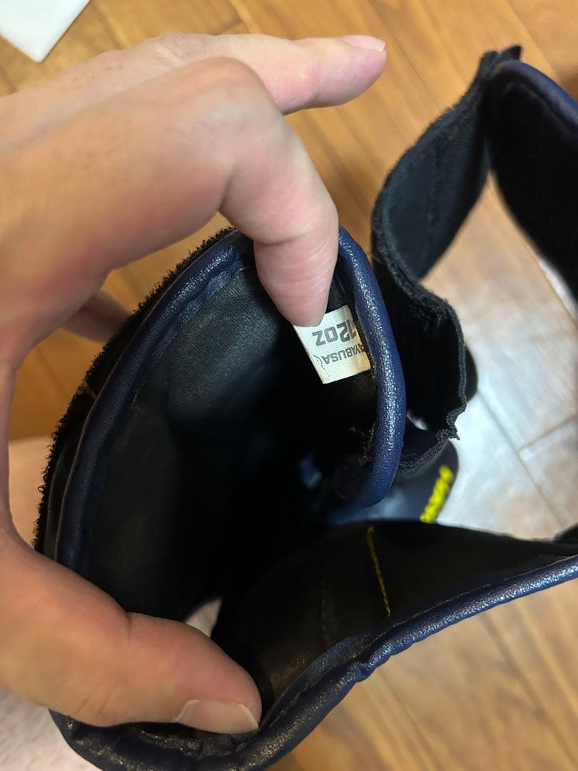 ピッグ　HAYABUSA ボクシンググローブ 12oz ネイビー/イエロー