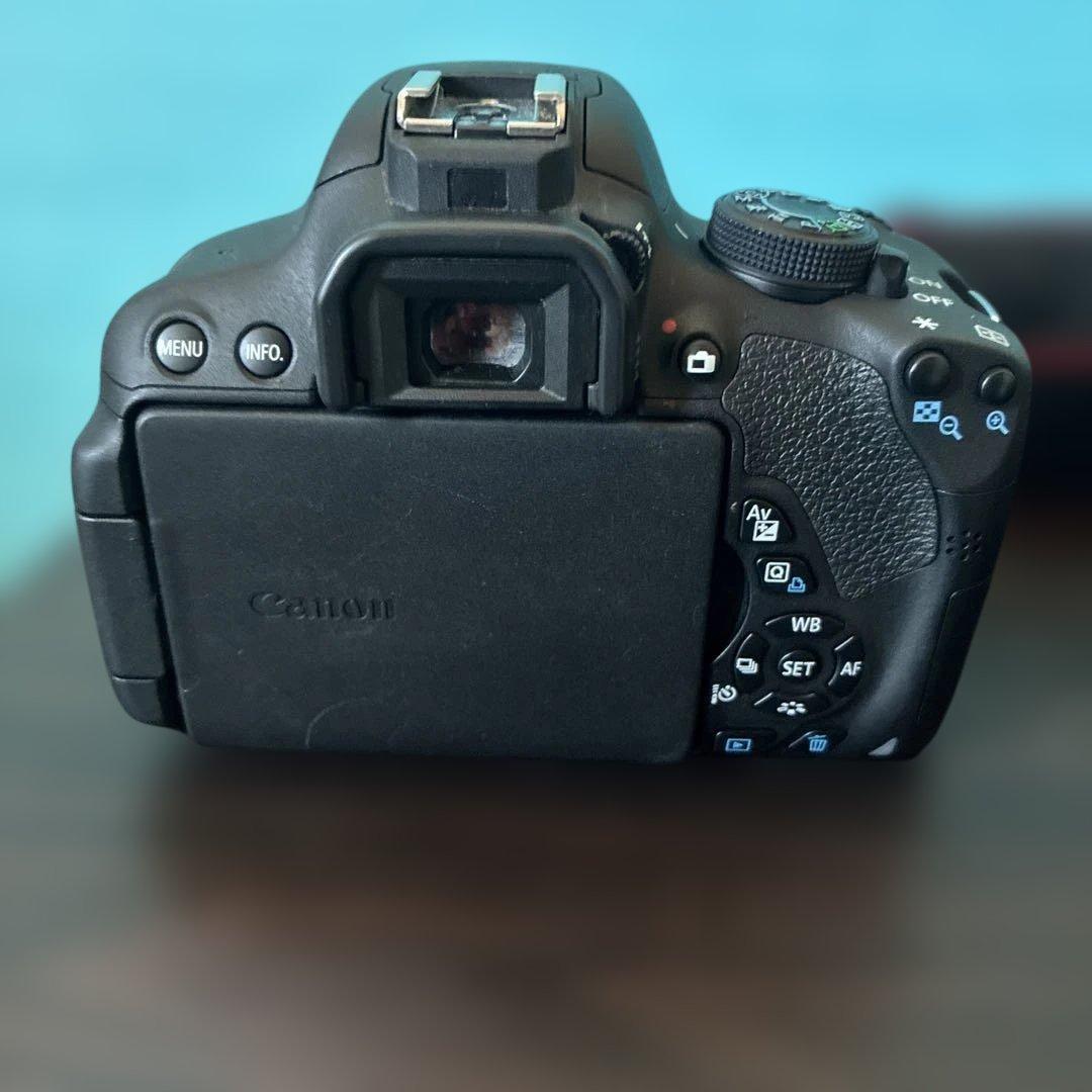 Canon EOS Kiss X7i 18-135 IS レンズキット 元箱付