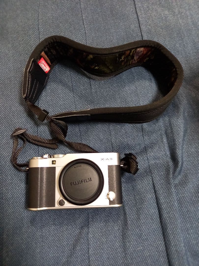 FUJIFILM X-A3 シルバー ミラーレスカメラ