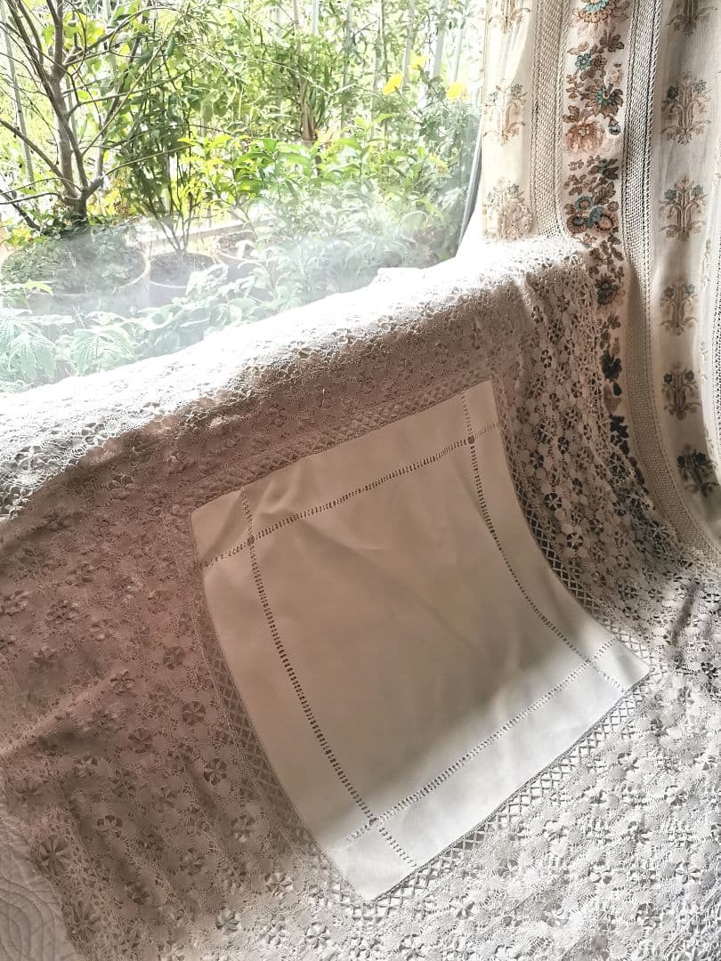 アンティーク シルク混ヤーンニードルワークレーストリム 梯子刺繍リネンクロス