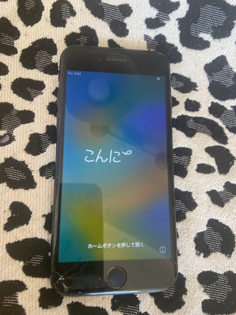 Apple iPhone 8本体　画面割れあり