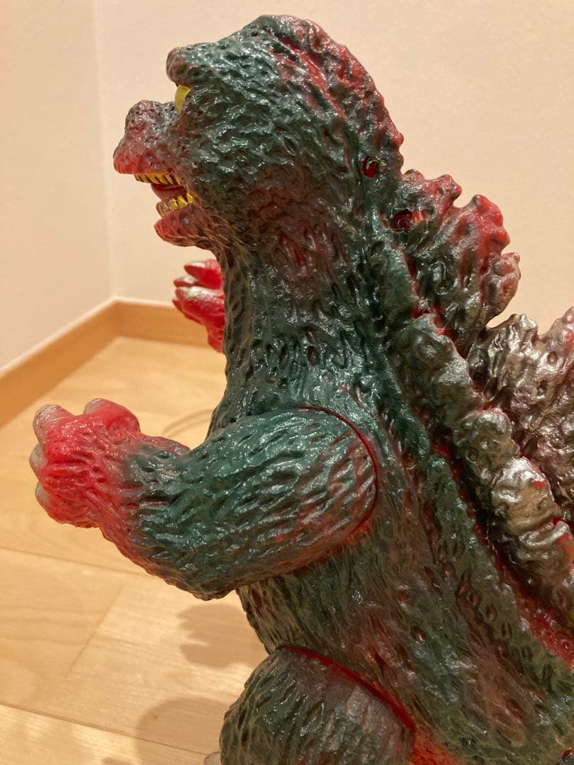 グレートザウルス　フィギュア　ライト点灯します。