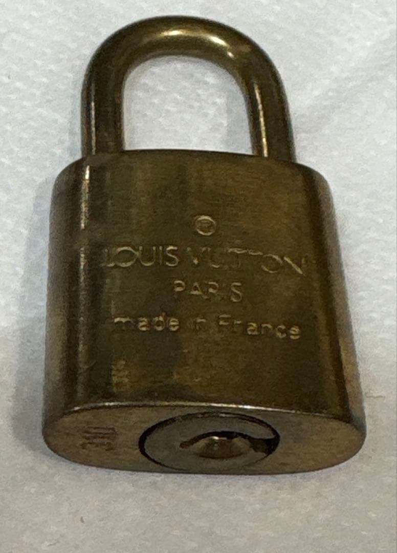 ルイ・ヴィトン　ゴールドのパドロック南京錠x鍵set USED