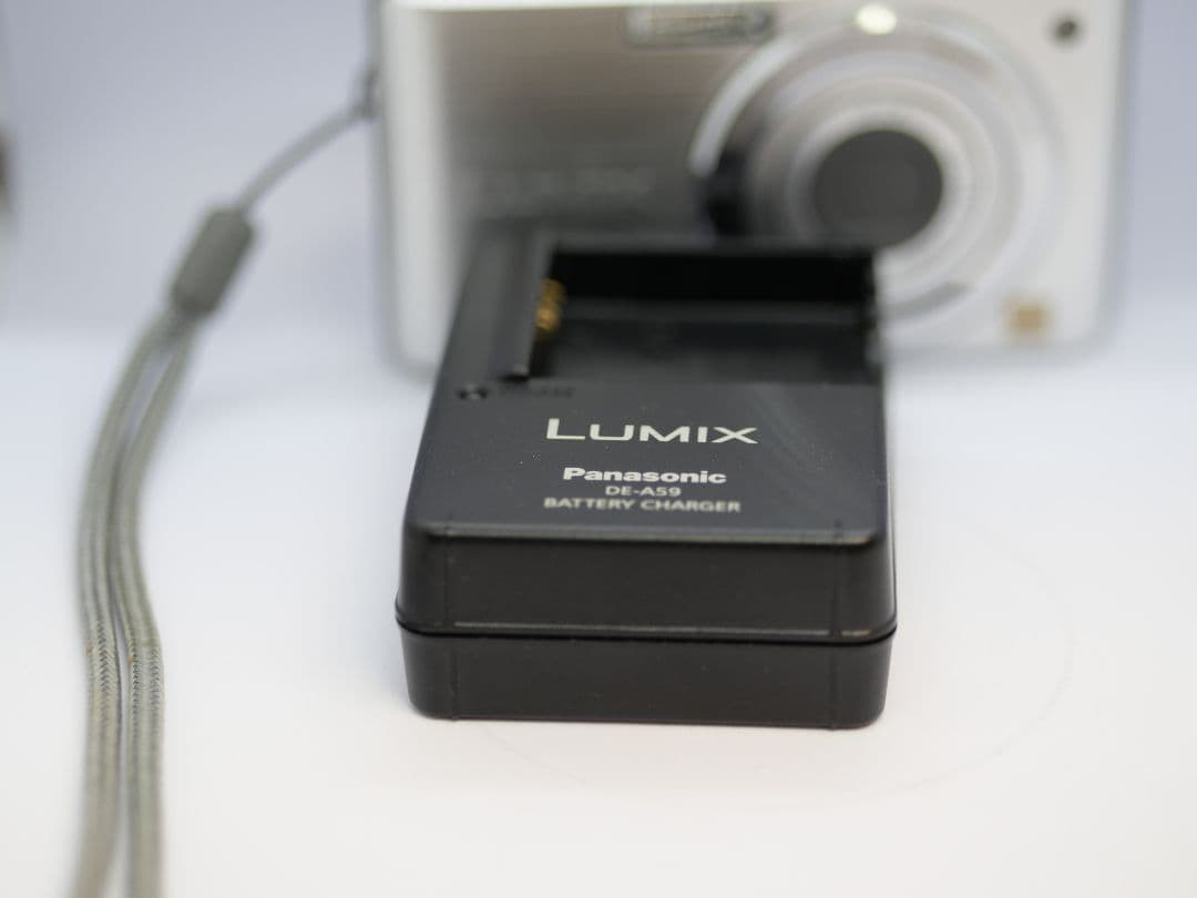 デジタルカメラ DMC-FS7