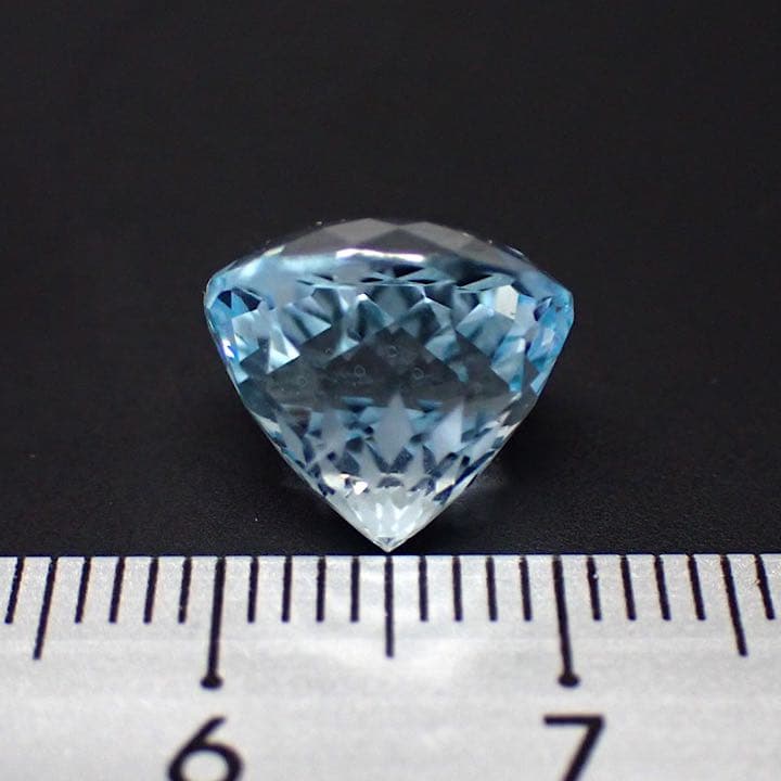 【ブラジル産】特殊カットブルートパーズ