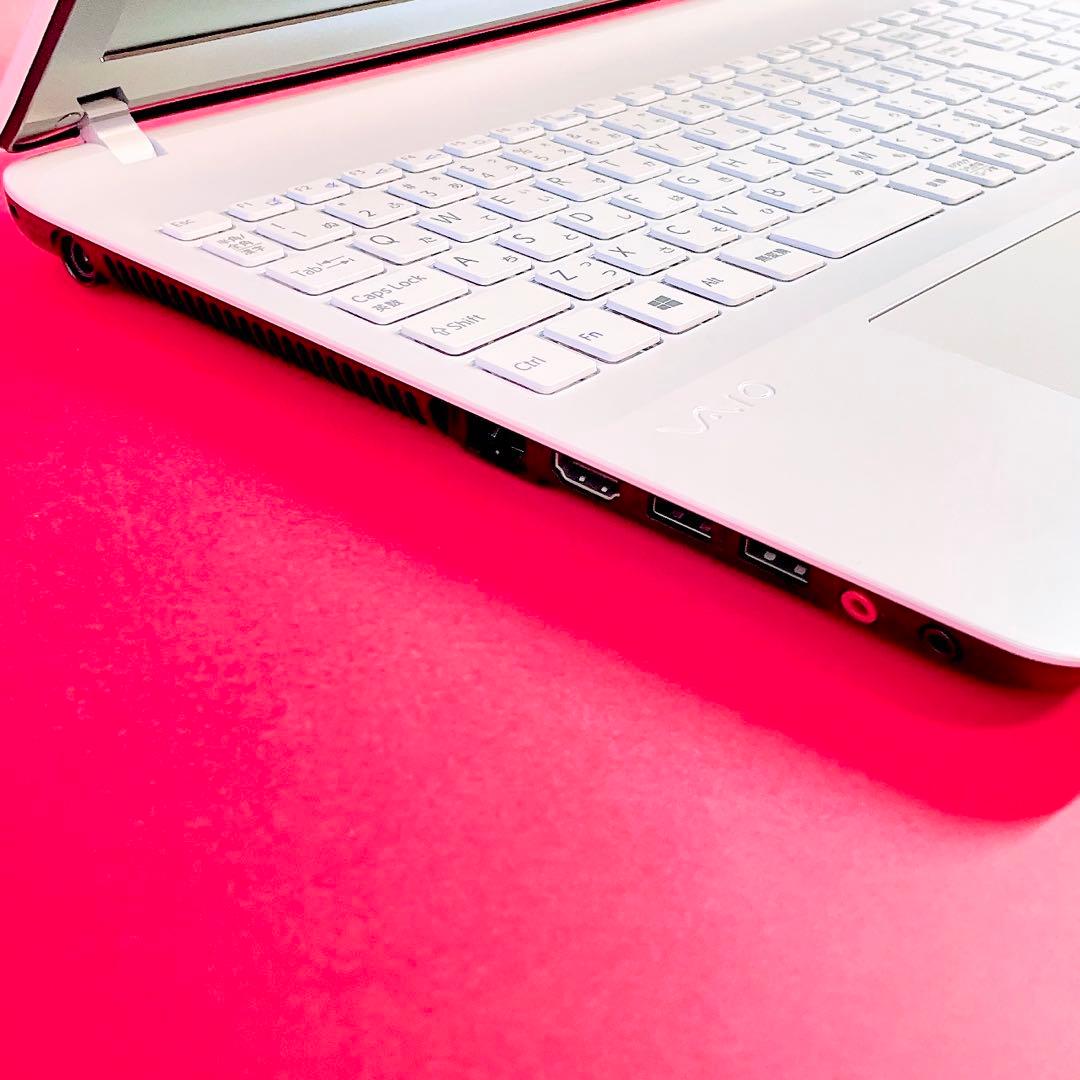 たっぷり大容量1TB❣️大人気VAIO薄型ノートパソコン✨️おしゃれ白✨️カメラ付き