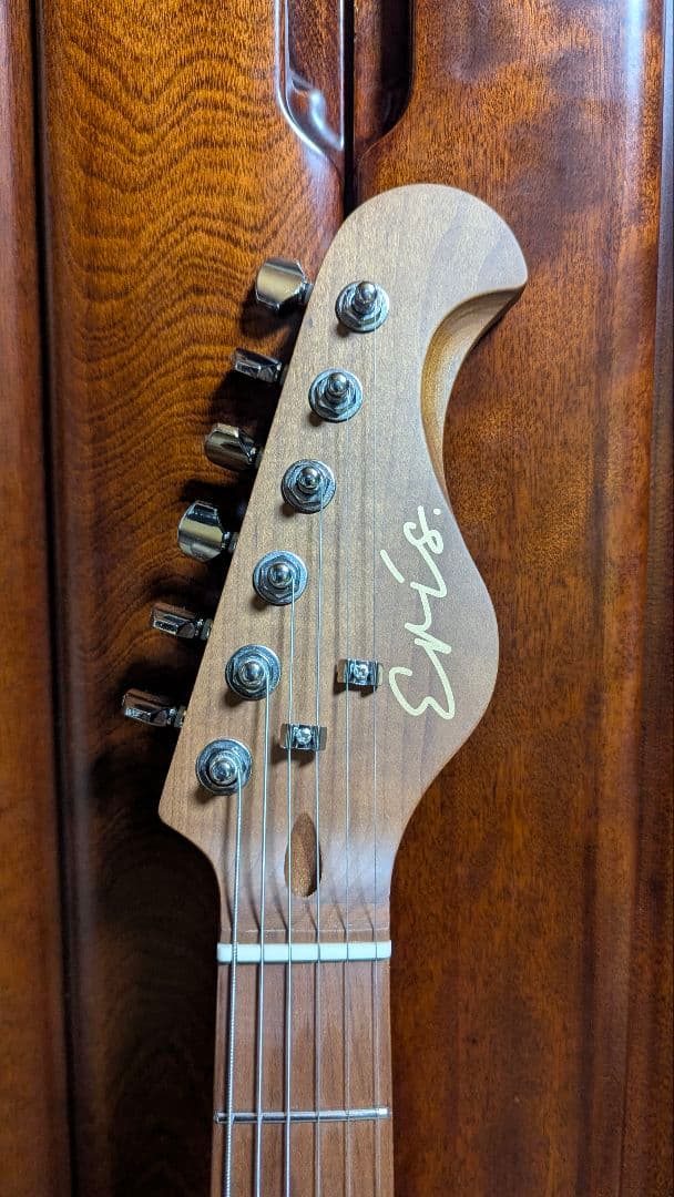 Eris. NESTIA ストラトキャスタータイプ エレキギター