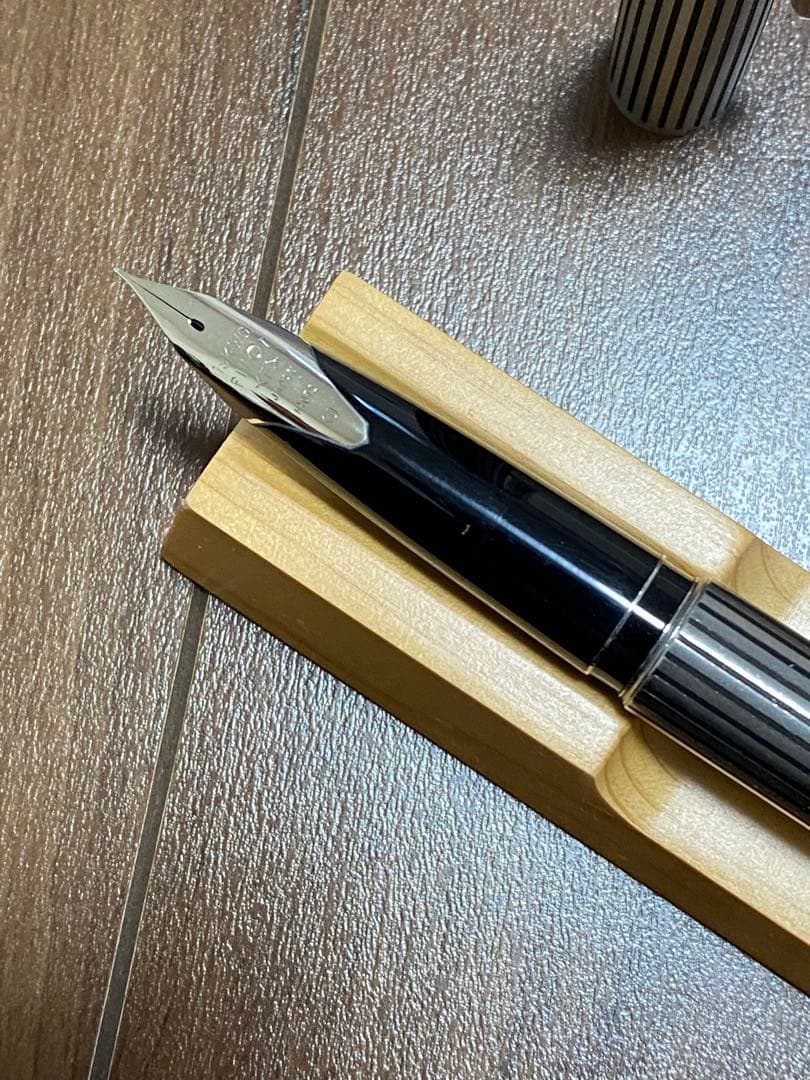 d*3様 パイロット pilot custom ストライプ蝕刻 万年筆 18K-