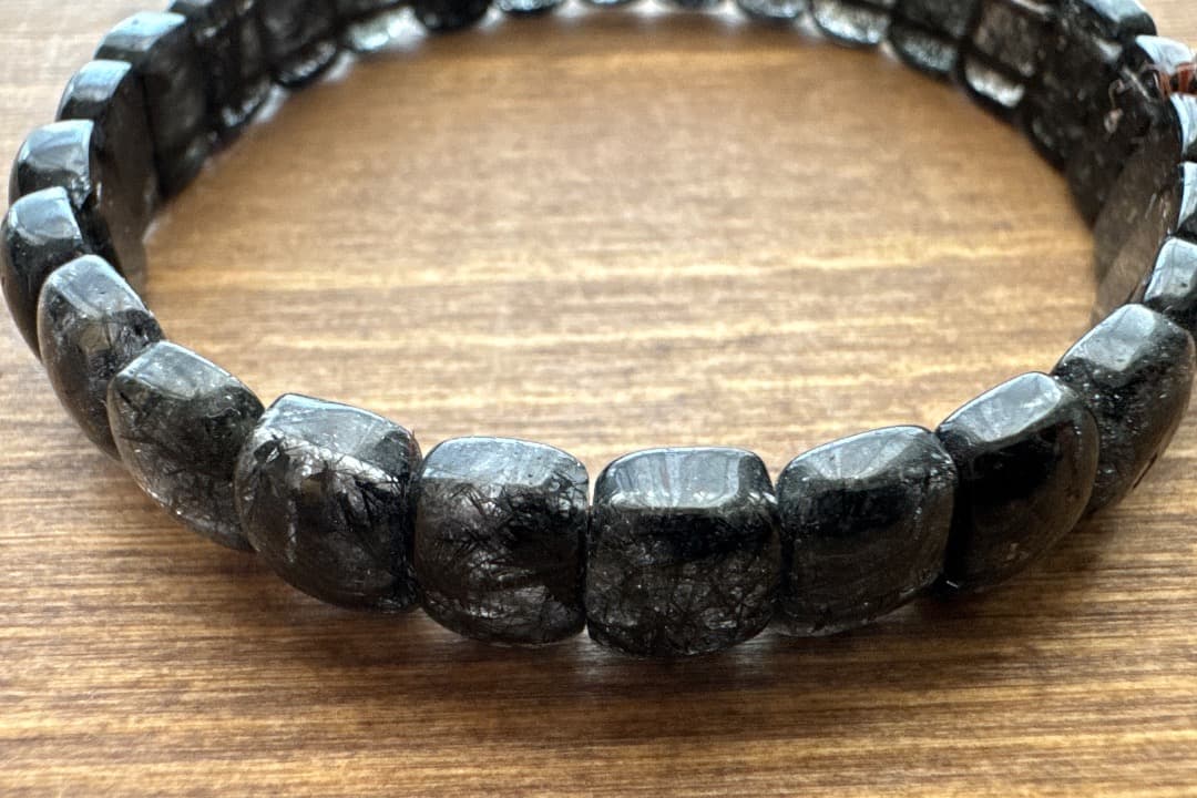 ブラックルチル バングル(ブレスレット)