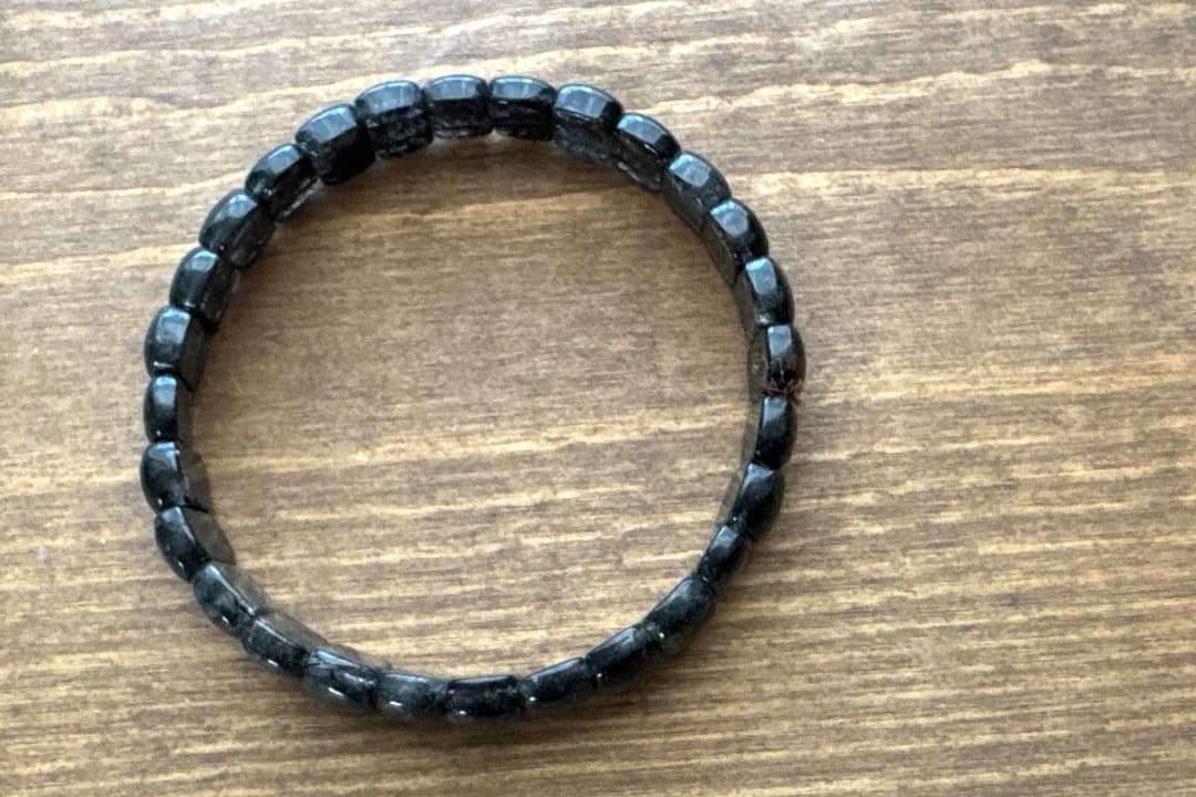 ブラックルチル バングル(ブレスレット)