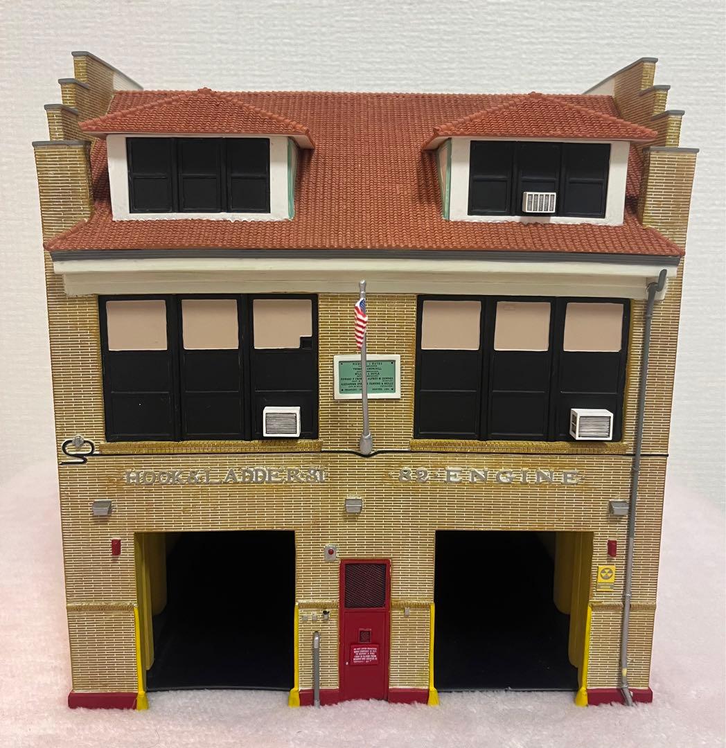 コード3 CODE 3 Firehouse 消防署 ジオラマ　完成品　1/64