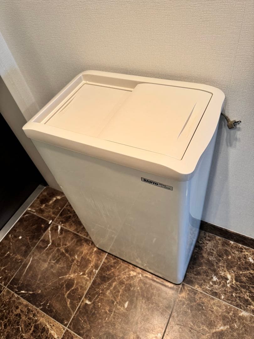 【限定値下】SANYO 冷凍ストッカー　ホワイト　SCR-S42