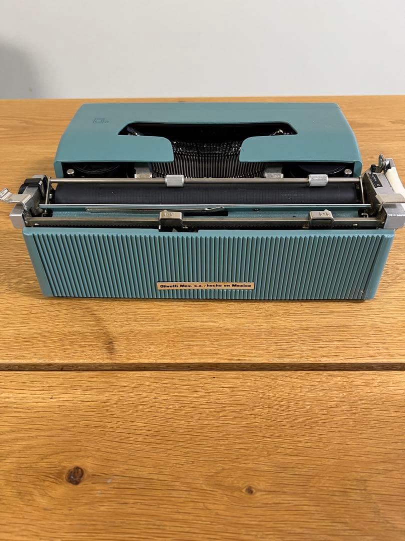 タイプライター / Olivetti Lettera 32