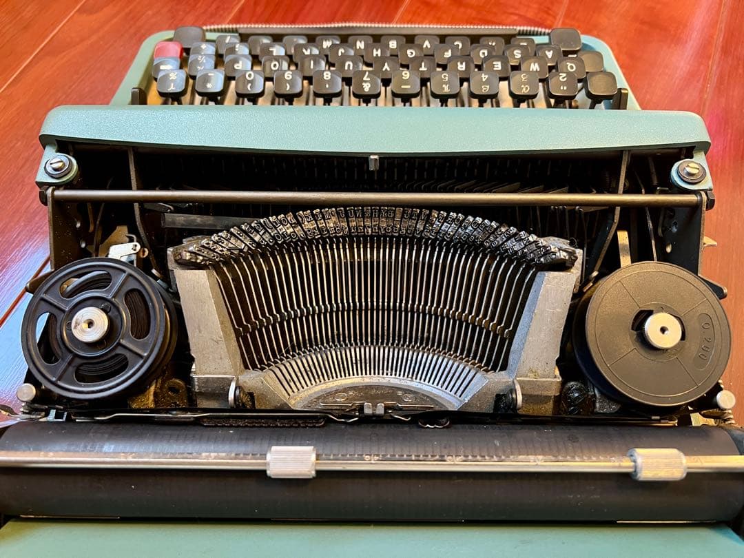 タイプライター / Olivetti Lettera 32