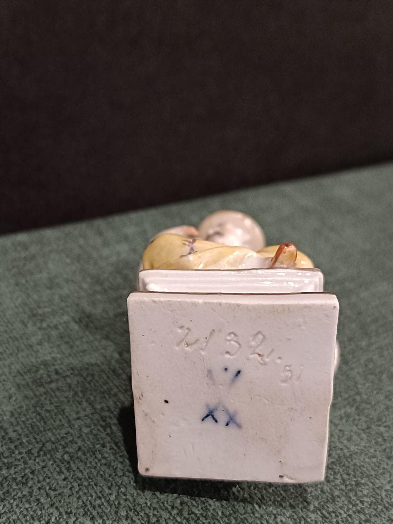 陶器製 男性フィギュリン