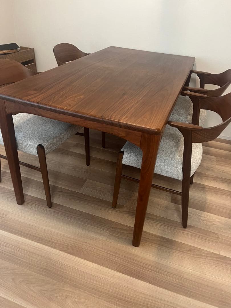 【購入一年】シキファニチア　ダイニングテーブル　150 80 美品ウォールナット