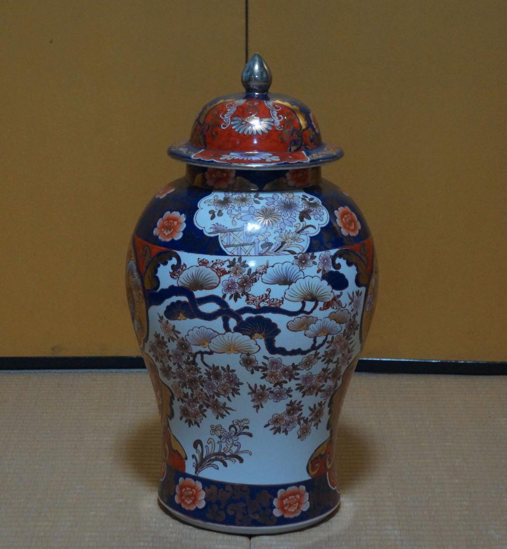 時代伊万里焼 金欄手様式手描き金彩色絵『獅子花唐草牡丹図』窓絵大型沈香壺 飾り壷