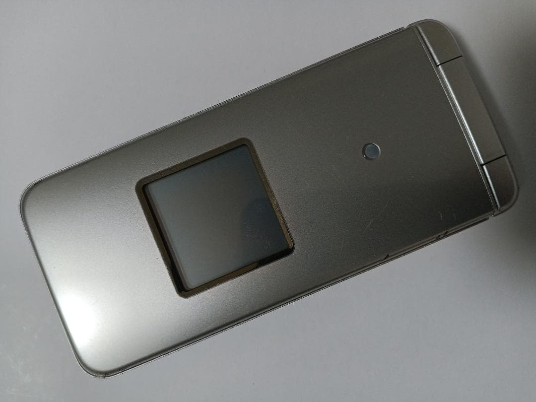 ☆ au かんたんケータイ ライト KYF43 シャンパンゴールド