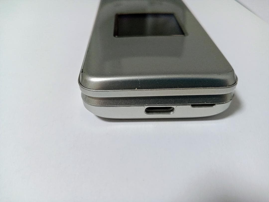 ☆ au かんたんケータイ ライト KYF43 シャンパンゴールド