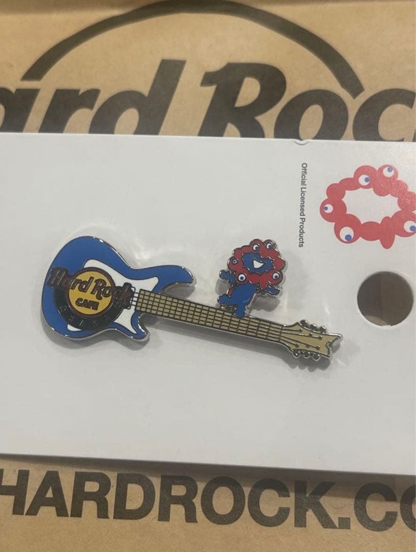 ハードロックカフェ限定ミャクミャクギター型ピンバッジ
