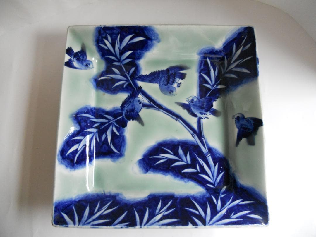 古伊万里 青磁染付 竹に雀 青磁 染付 超希少 大皿 です。