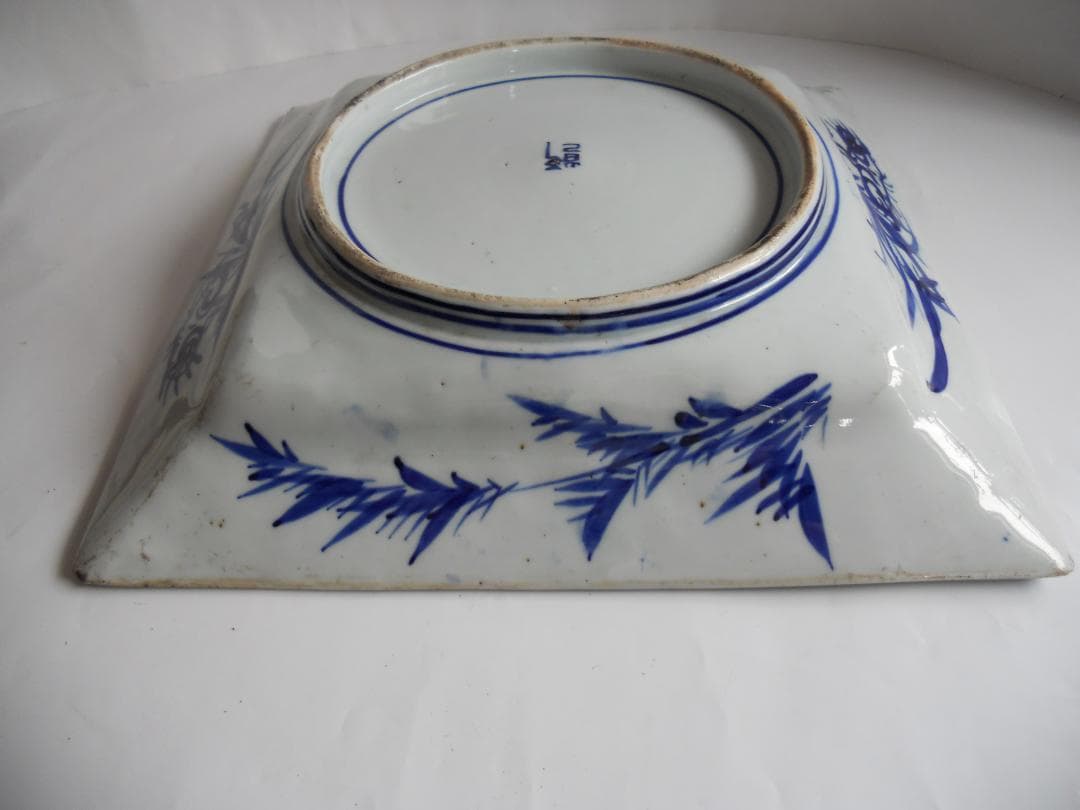 古伊万里 青磁染付 竹に雀 青磁 染付 超希少 大皿 です。