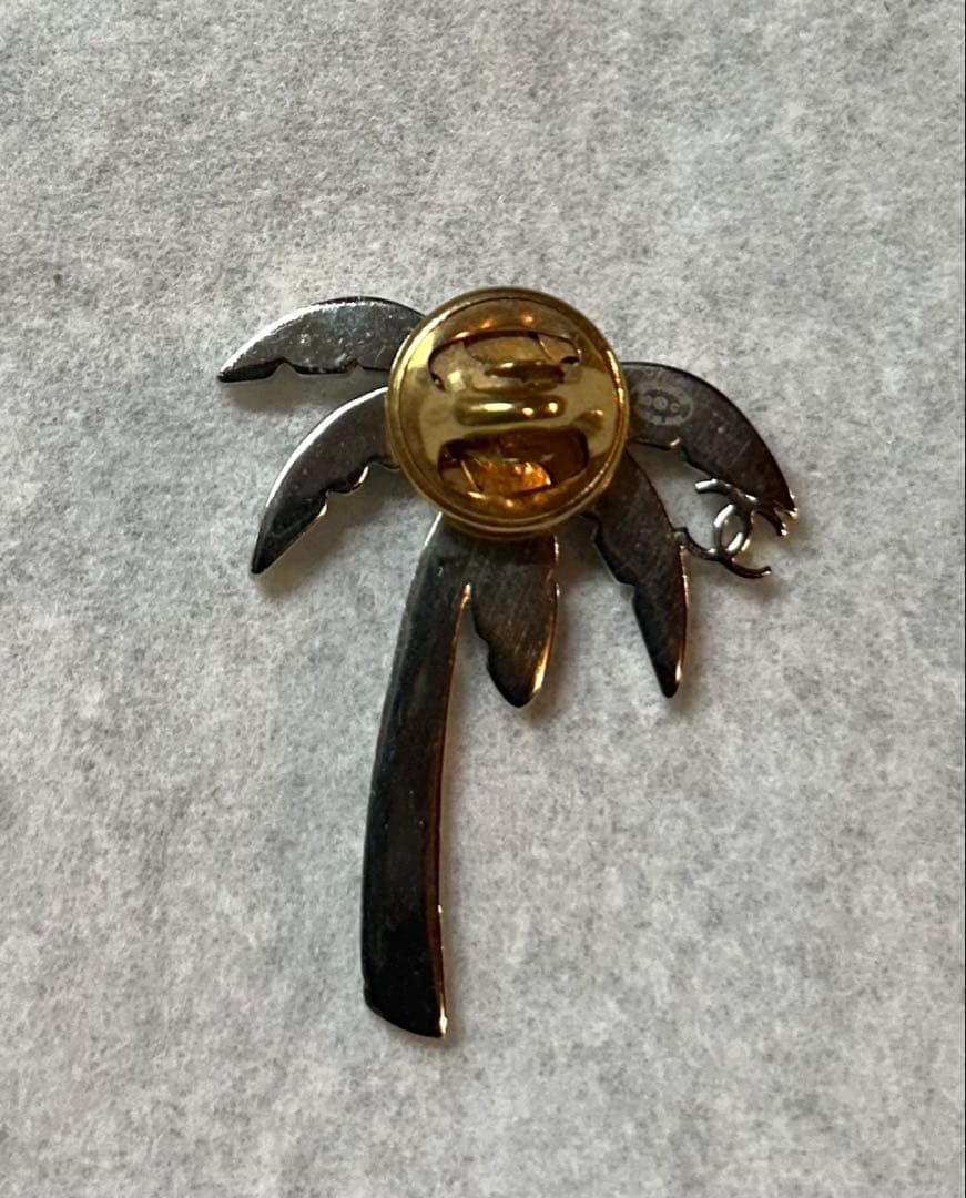 CHANELシャネル　ピンバッジ　ブローチ　ヤシの木　CCマーク